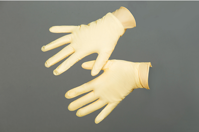 哪些情況下醫護人員必須要更換一次性手套